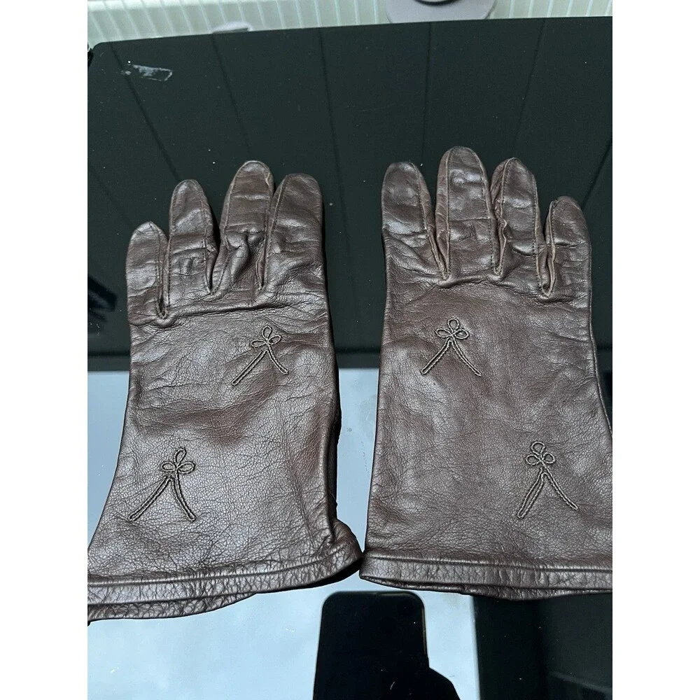 Bacmo  Woman's Brown Leather Lined Wrist Gloves Size 7 1/2 Solid Casual